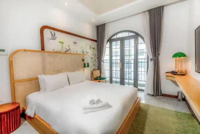 King Room with Balcony — Misaki Tan Son Nhat Airport - Vietjet air Terminal 1 & 2 - free parking